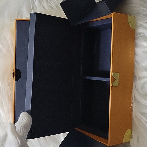 LV TRUNK MOONCAKE BOX (MAGNETIC CLOSURE) - Picture 5 of 6